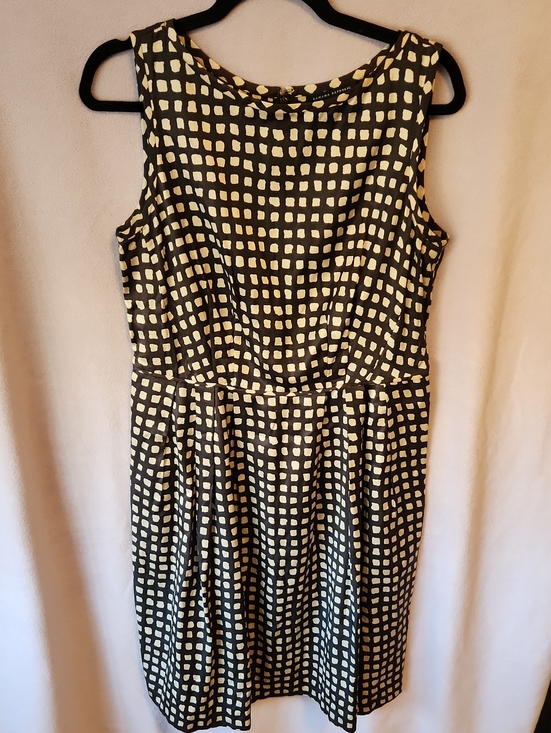 Banana Republic Dresses & Skirts - ✨️3/$20✨️ Banana Republic Black and Cream Grid-Print Midi Dress